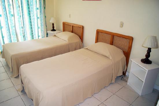 Carib Blue Apartments Oistins Esterno foto