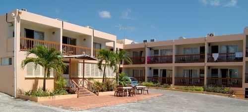 Carib Blue Apartments Oistins Esterno foto