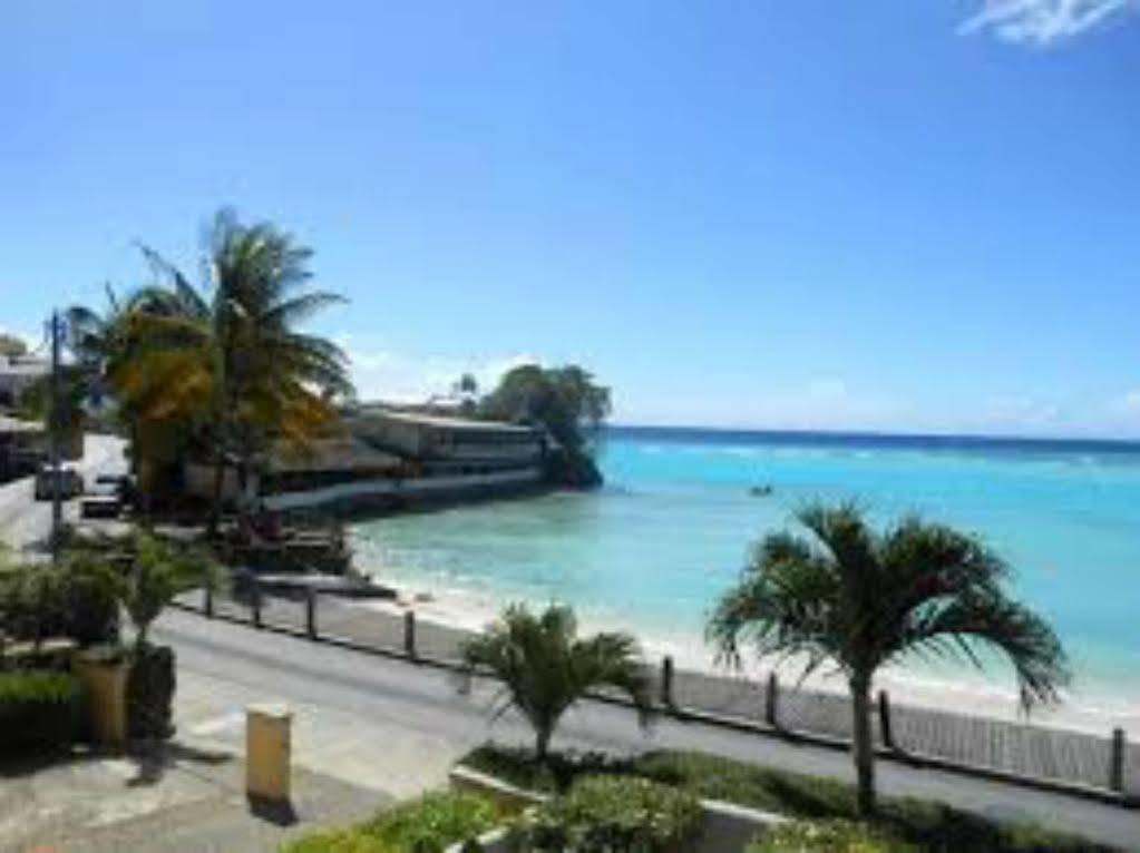 Carib Blue Apartments Oistins Esterno foto