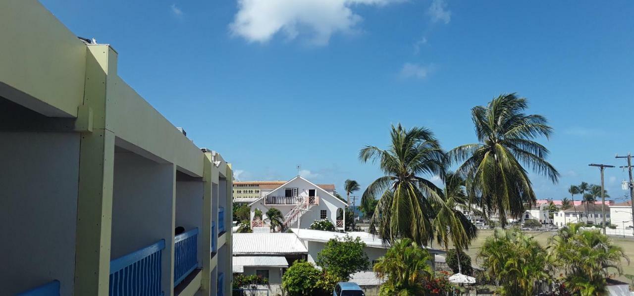 Carib Blue Apartments Oistins Esterno foto