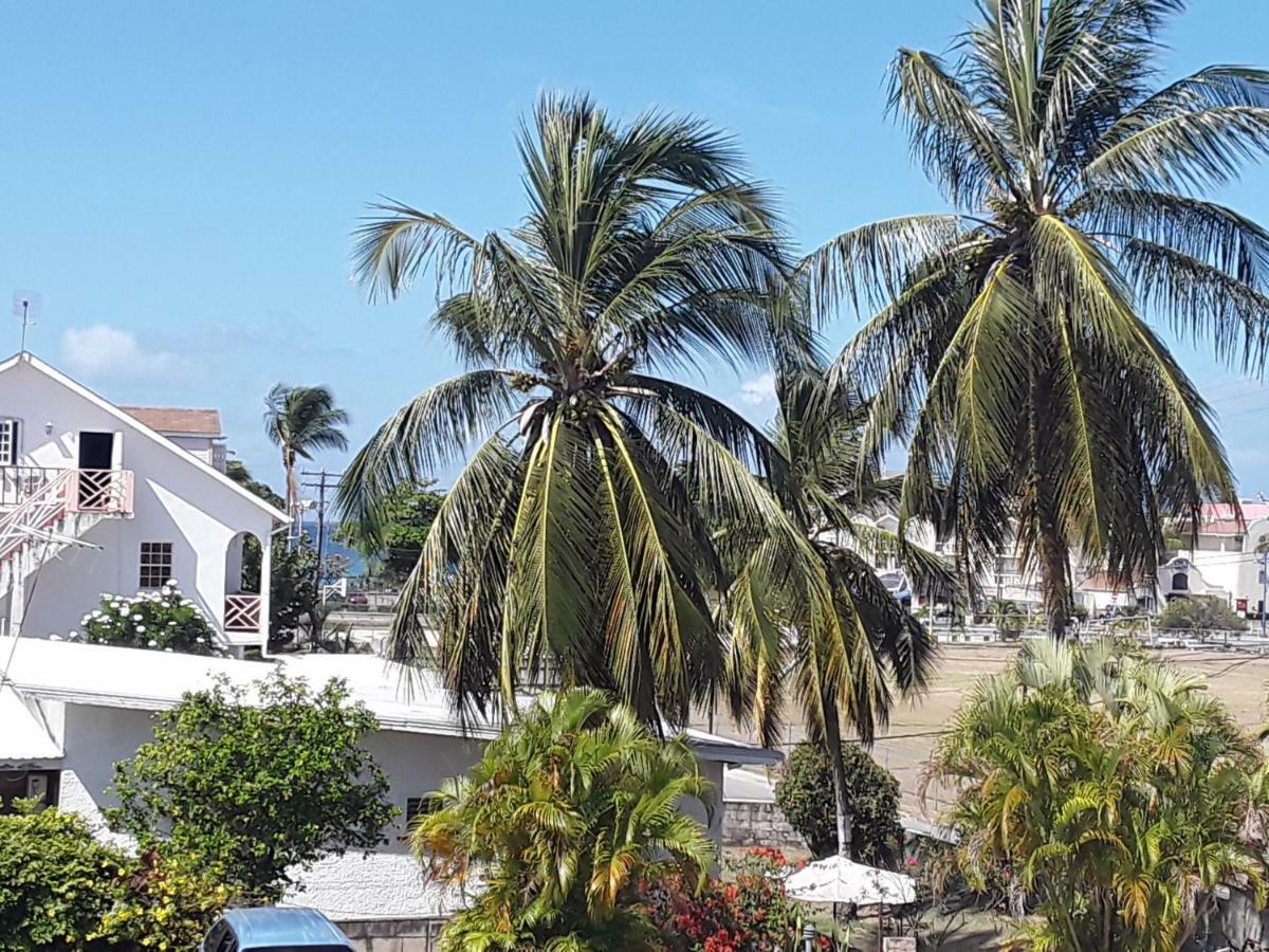 Carib Blue Apartments Oistins Esterno foto